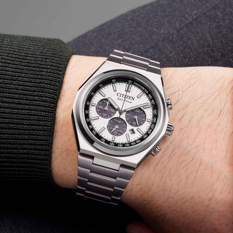 Citizen Eco Drive Super Titanium CA4610-85A analog herrklocka med vit urtavla och armband i titan