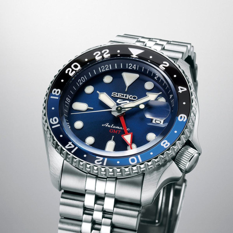 Seiko 5 Sports GMT SSK003K1 analog herrklocka med blå urtavla och armband i rostfritt stål