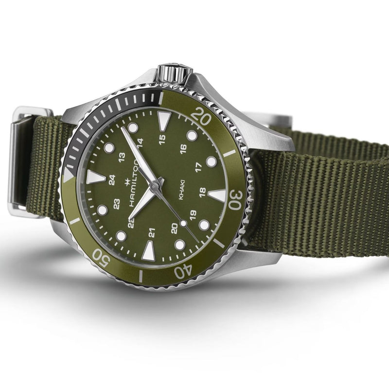 Hamilton Khaki Navy Scuba H82241961 analog unisexklocka med grön urtavla och armband i textil