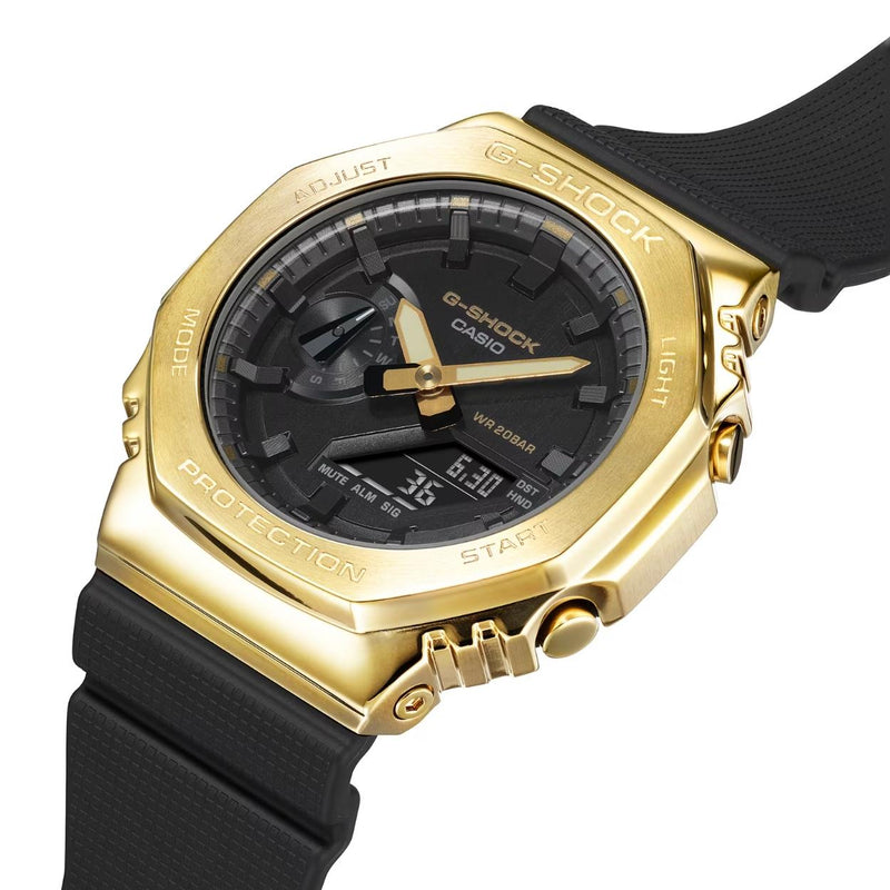 Casio G-Shock GM-2100G-1A9ER analog herrklocka med svart urtavla och armband i resin
