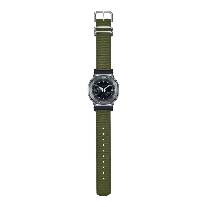 Casio G-Shock GM-2100CB-3AER ana-digi herrklocka med svart urtavla och armband i kanvas