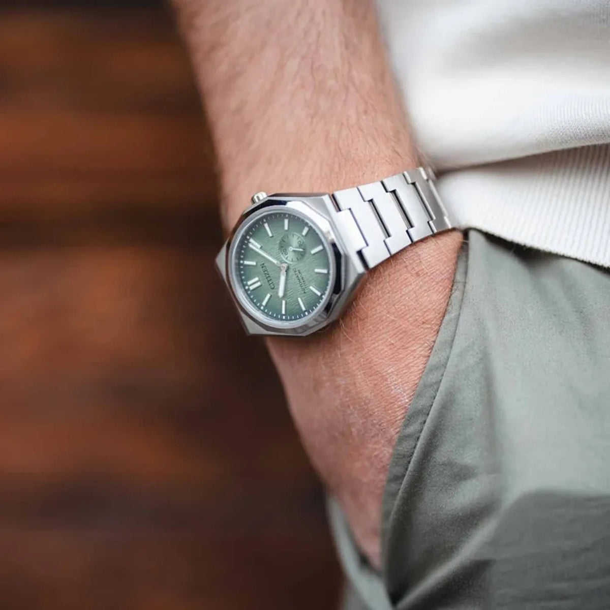 Citizen Zenshin 60 Super Titanium NK5020-58X analog herrklocka med grön urtavla och armband i titan