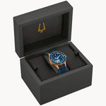 Bulova MIL-Ships 98A325 analog herrklocka med blå urtavla och armband i silikon