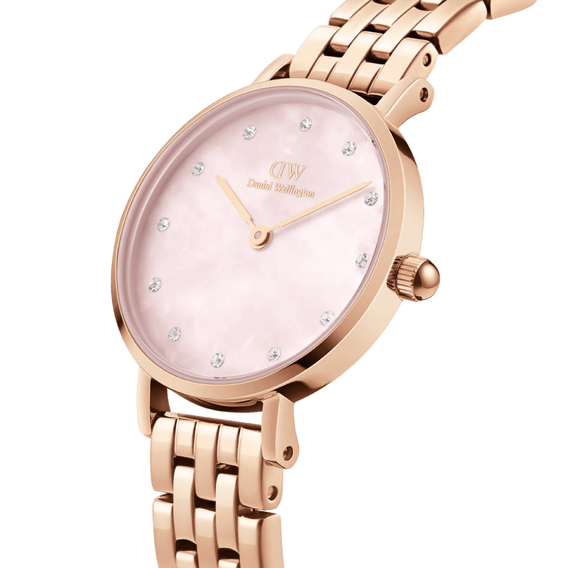 Daniel Wellington Petite Lumine 5-Link Melrose analog damklocka med rosa urtavla och armband i rostfritt stål