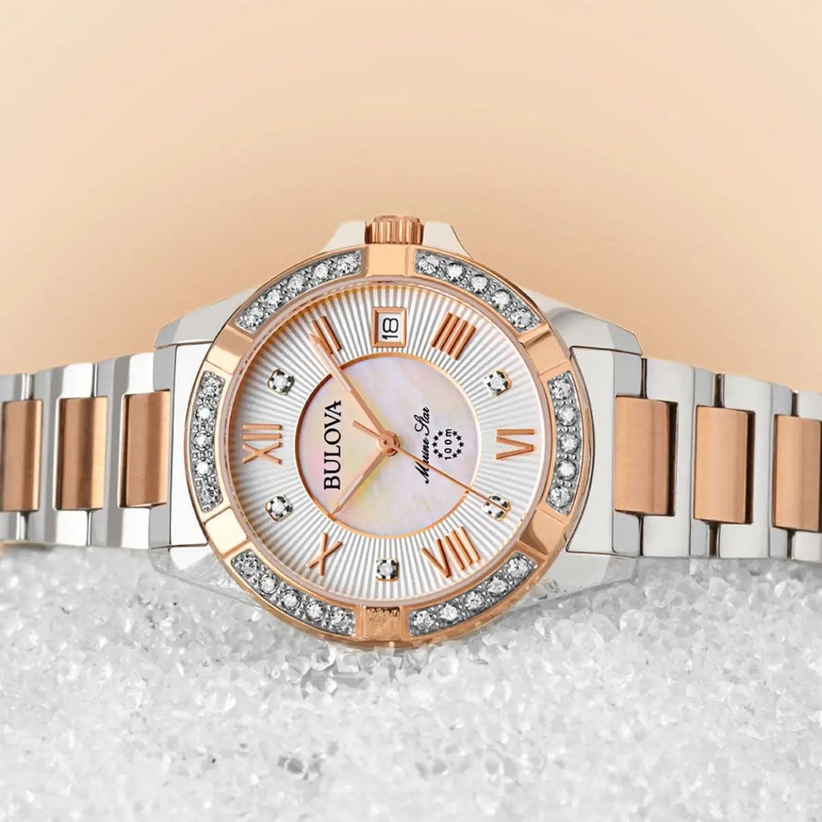 Bulova Marine Star Diamond 98R234 analog damklocka med vit urtavla och armband i rostfritt stål