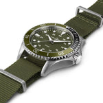 Hamilton Khaki Navy Scuba H82241961 analog unisexklocka med grön urtavla och armband i textil