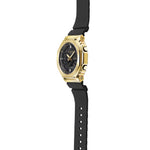 Casio G-Shock GM-2100G-1A9ER analog herrklocka med svart urtavla och armband i resin