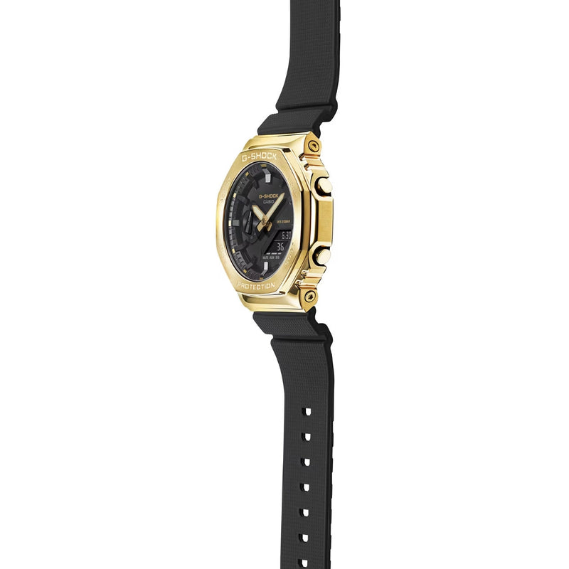 Casio G-Shock GM-2100G-1A9ER analog herrklocka med svart urtavla och armband i resin
