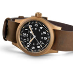Hamilton Khaki Field Mechanical Bronze H69459530 analog herrklocka med svart urtavla och armband i läder