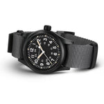 Hamilton Khaki Field Mechanical H69409930 analog herrklocka med svart urtavla och armband i textil