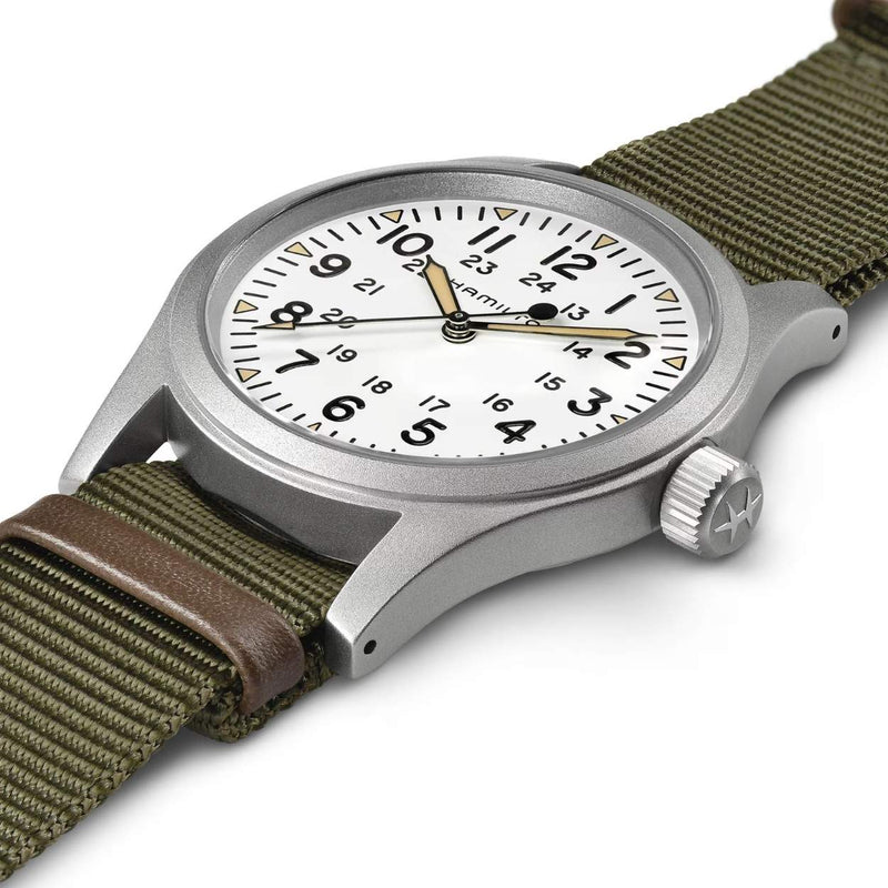 Hamilton Khaki Field Mechanical H69439411 analog herrklocka med vit urtavla och armband i textil