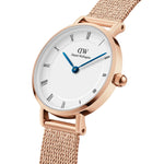 Daniel Wellington Petite Roman Numerals  DW00100681 analog damklocka med vit urtavla och armband i rostfritt stål