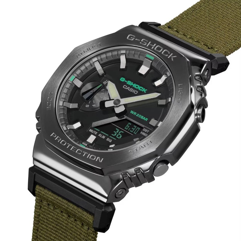 Casio G-Shock GM-2100CB-3AER ana-digi herrklocka med svart urtavla och armband i kanvas