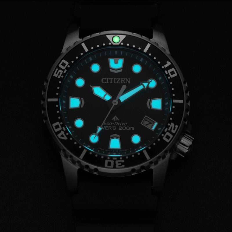 Citizen Eco-Drive Promaster Marine EO2020-08E analog herrklocka med svart urtavla och armband i silikon