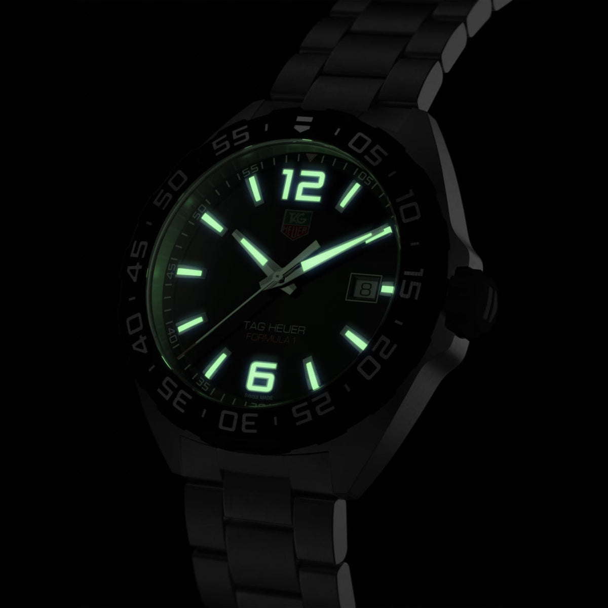 TAG Heuer Formula 1 Date WAZ1110.BA0875 analog herrklocka med svart urtavla och armband i rostfritt stål
