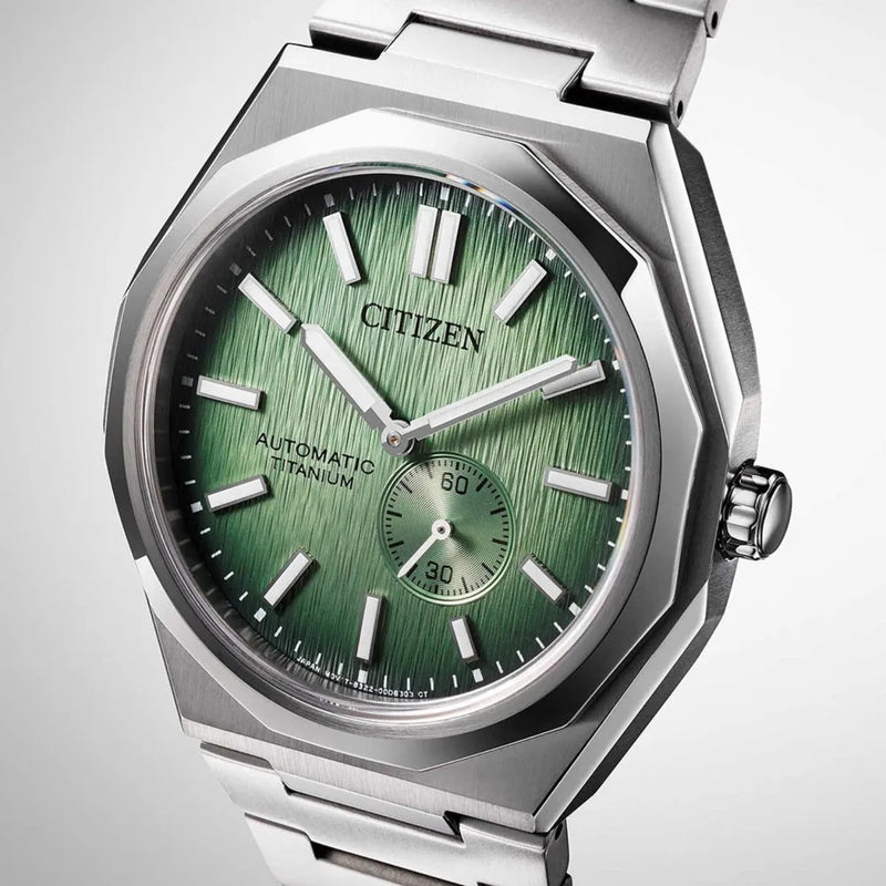 Citizen Zenshin 60 Super Titanium NK5020-58X analog herrklocka med grön urtavla och armband i titan