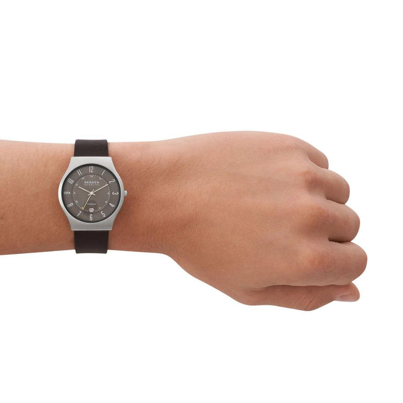Skagen Sundby Titanium SKW6909 analog herrklocka med grå urtavla och armband i läder