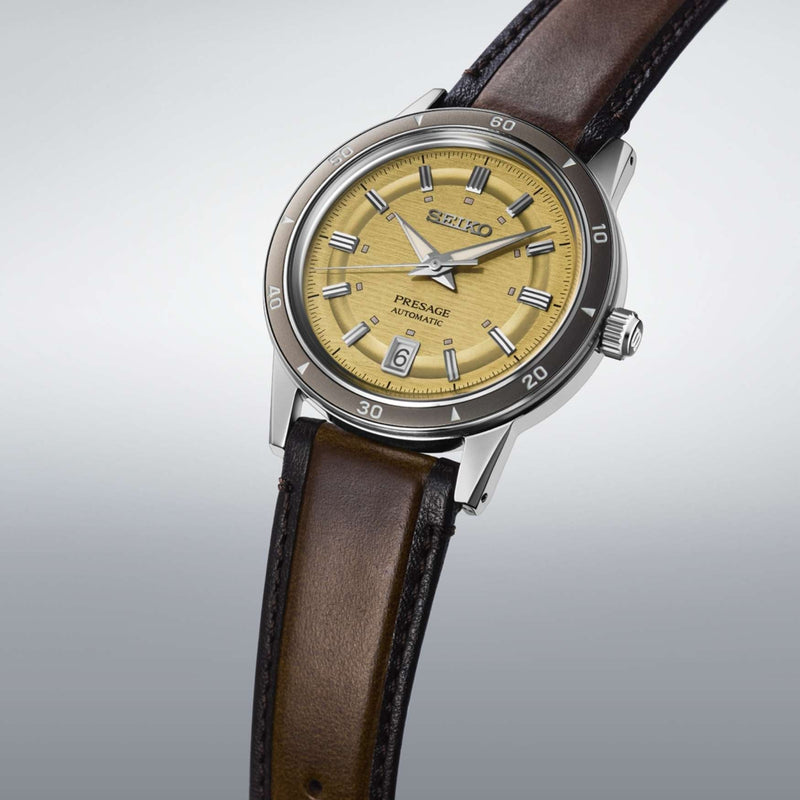 Seiko 60's Presage SRPL75J1 analog herrklocka med gul urtavla och armband i läder