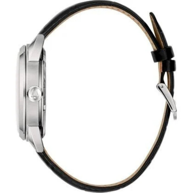Bulova Sutton 96B422 analog herrklocka med svart urtavla och armband i läder