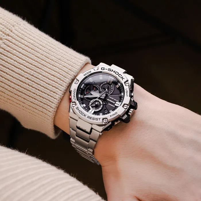 Casio G-Shock G-Steel Bluetooth GST-B100D-1AER analog herrklocka med svart urtavla och armband i rostfritt stål