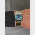 Casio Vintage AQ-240E-3AEF analog unisexklocka med turkos urtavla och armband i rostfritt stål - MP4